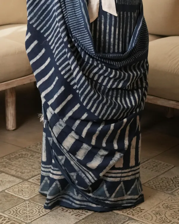 Indigo_Cotton_Silli_Dabu_Print_Mul_Saree_With_Tassels_For_Women